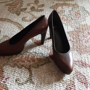 Stuart Weitzman pumps